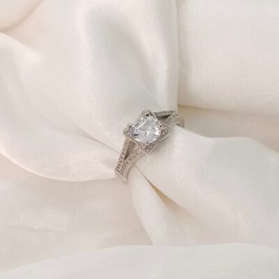 Cut Cubic Ring